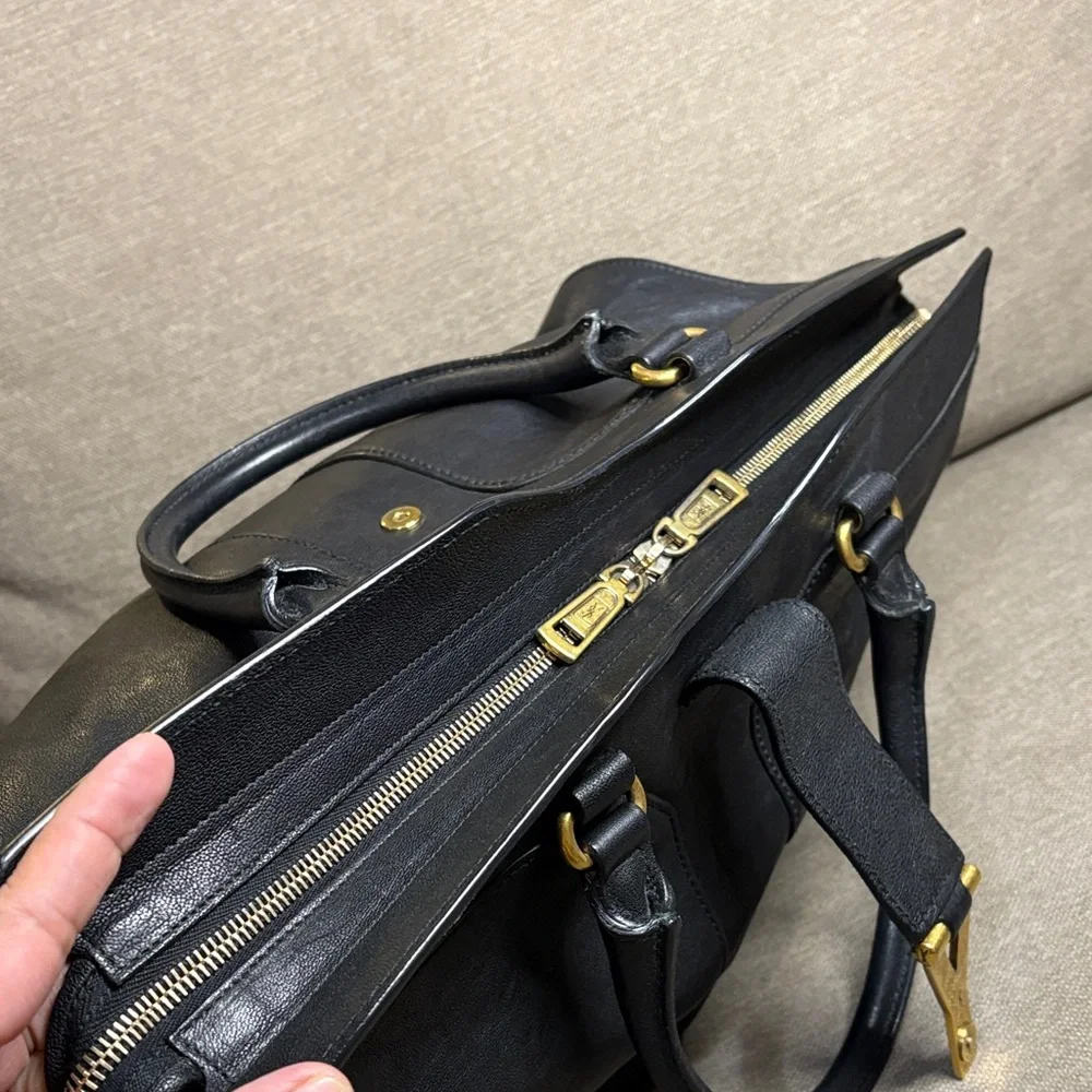 Yves Saint Laurent  Black Leather Cabas Chyc Tote Bag |Authenticated